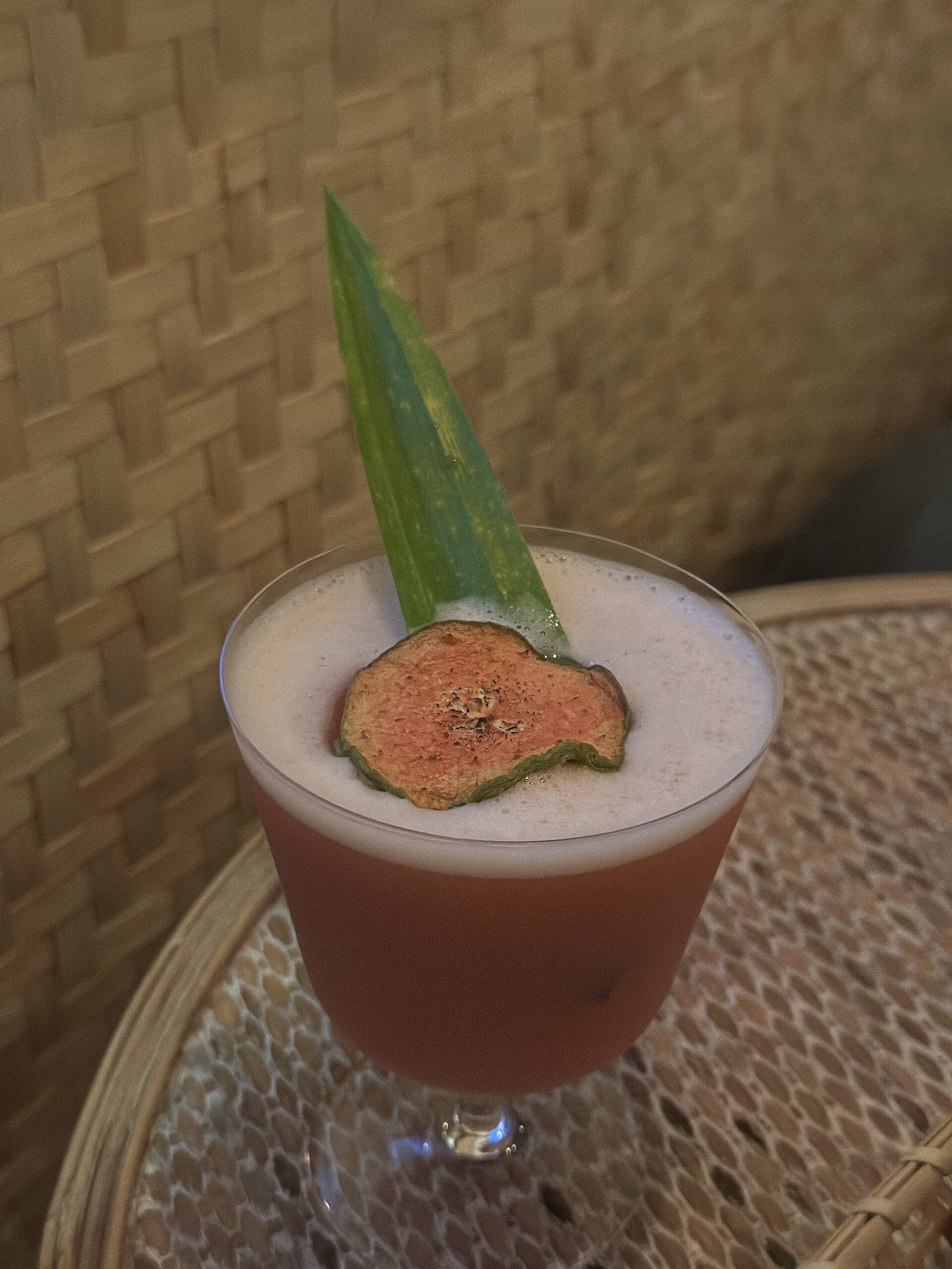 宜蘭必去咖啡廳[Hikouki Cafe Bar]去哪裡可以吃雞蛋糕跟喝酒?
